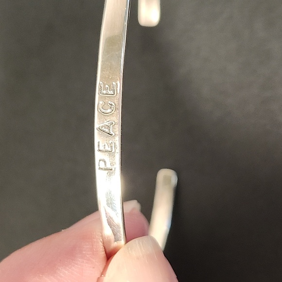 Three silverplated open bracelets - "Joy"- "Live, Love, Laugh" - "Peace" - Picture 7 of 13
